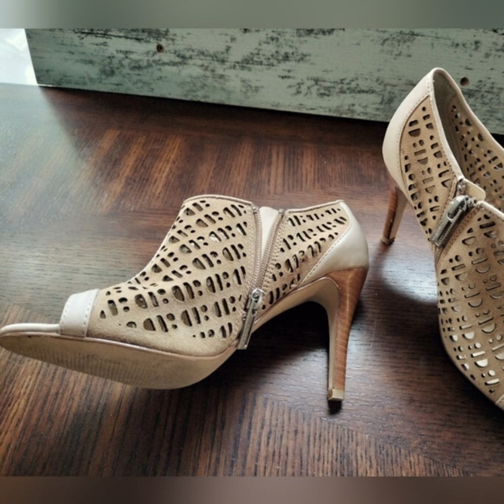 Calvin Klein Heels  Kailani Beige Lattice Shoes Size 6.5M Retailed $119.